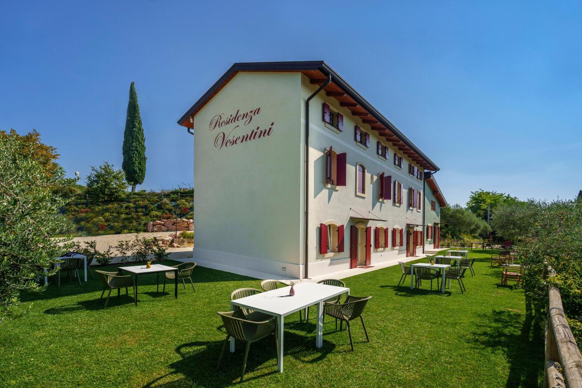 Residenza Vesentini Bed and Breakfast Pastrengo Eksteriør billede